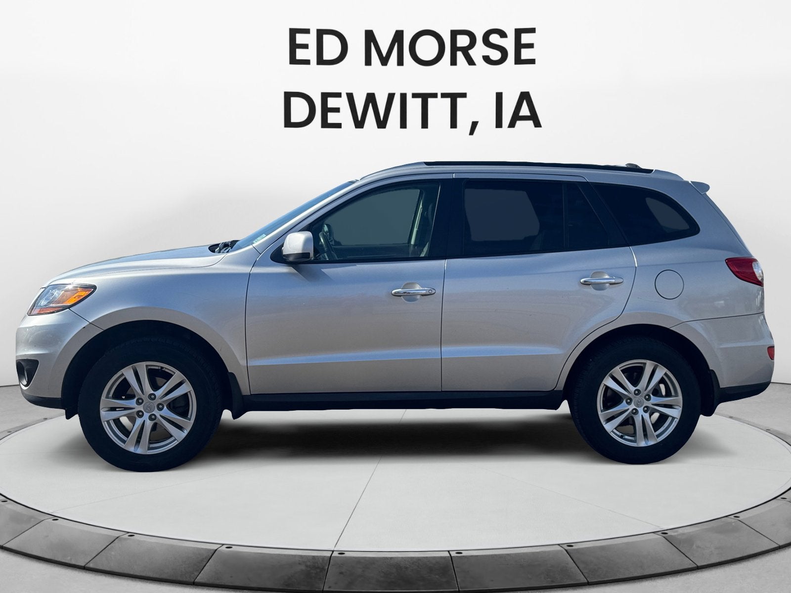 Used 2011 Hyundai Santa Fe Limited with VIN 5XYZK3ABXBG048654 for sale in DeWitt, IA