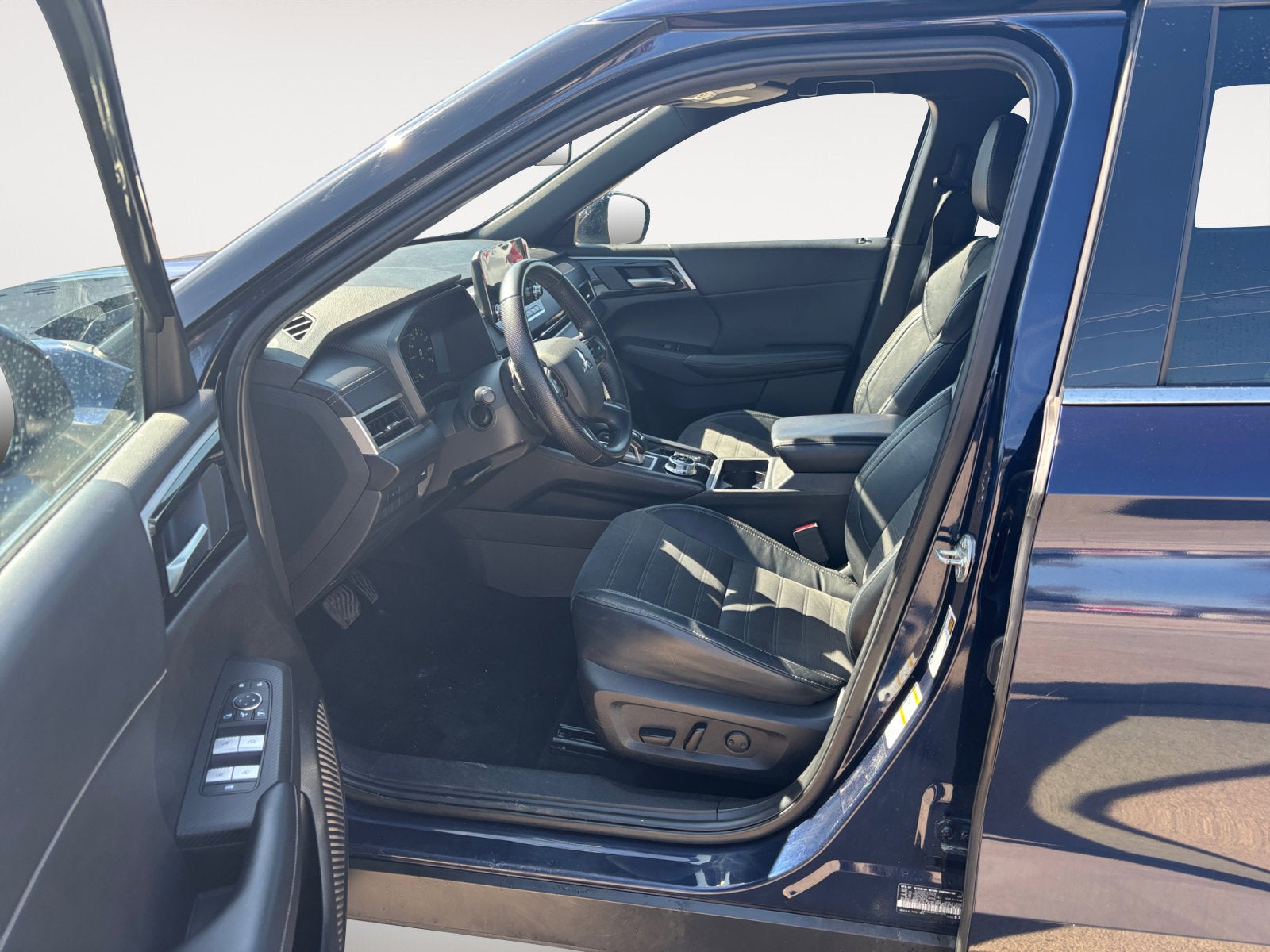 2023 Mitsubishi Outlander SE