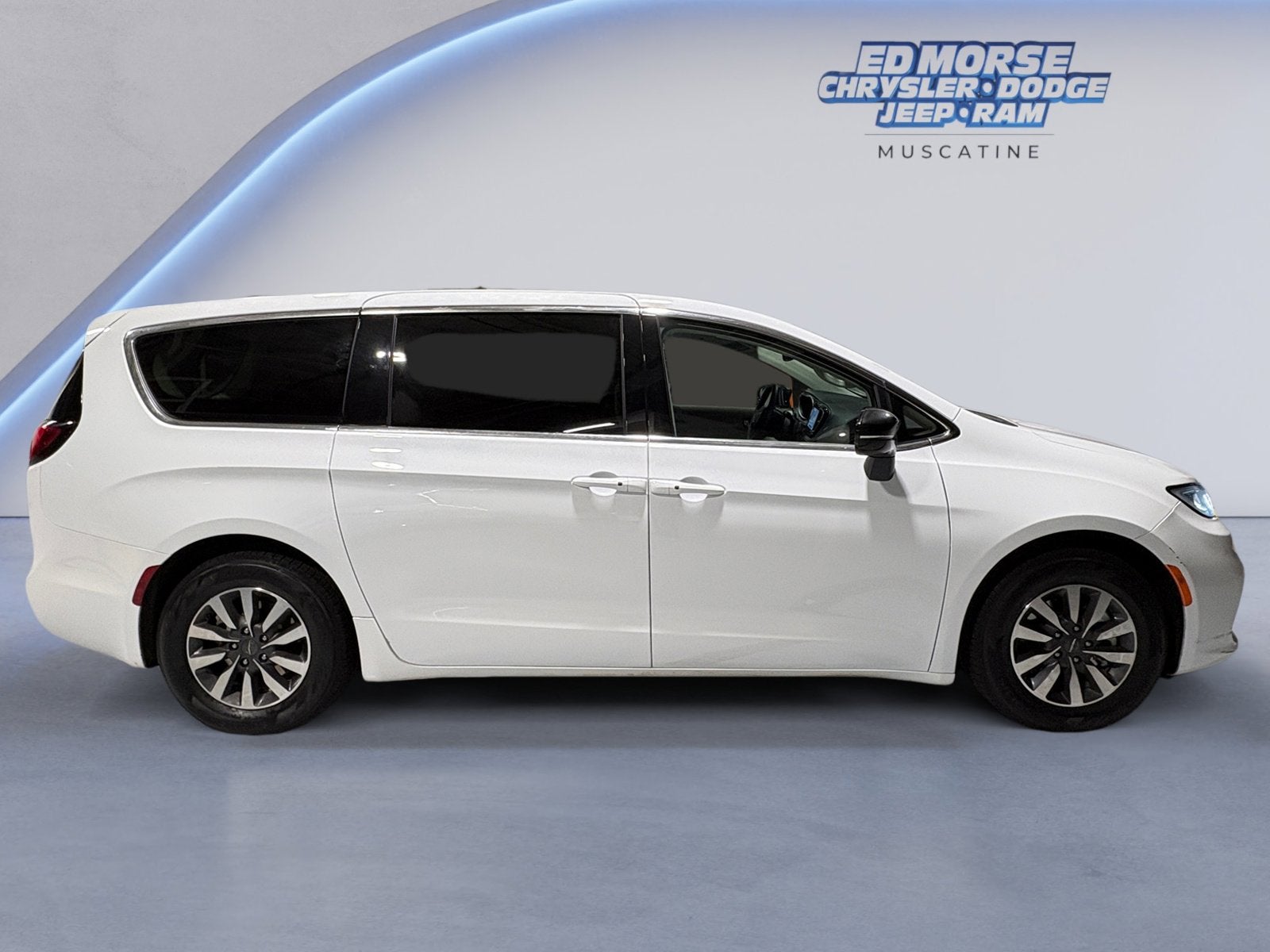 2024 Chrysler Pacifica Hybrid Select